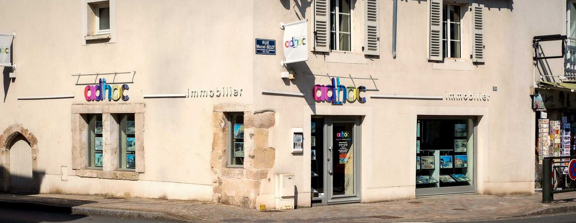 La devanture de l'agence Ad hoc Immobilier, 354 rue Marcel Belot à Olivet